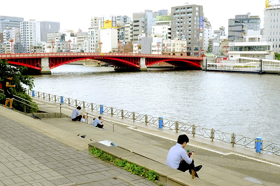 「昼休みに水辺でまったり」は効果アリ。居心地が良くなる隅田川、将来はこう変わる