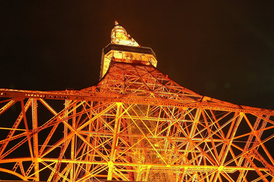 還暦を迎える東京タワー、冬を彩る光の装飾始まる　年2回の「ダイヤモンド富士」も