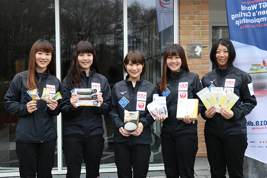 世界カーリング女子 日本代表がハーフタイムに「ドライフルーツ」を食べたワケ