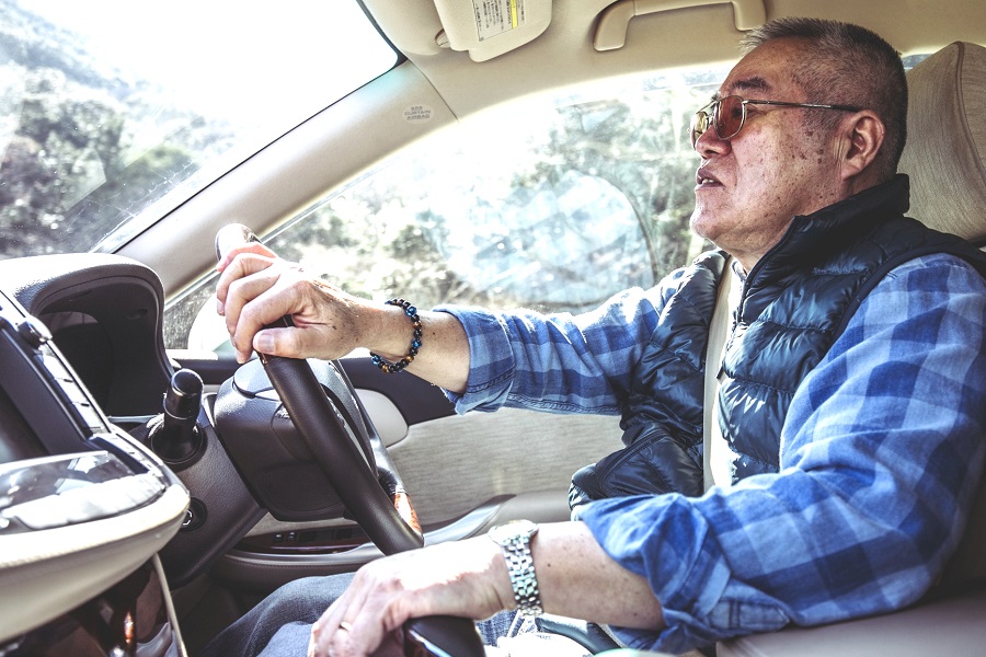 一般人の6割、高齢者運転で「危険な思いした」 適切な返納年齢 都市圏と地方で大きな乖離も