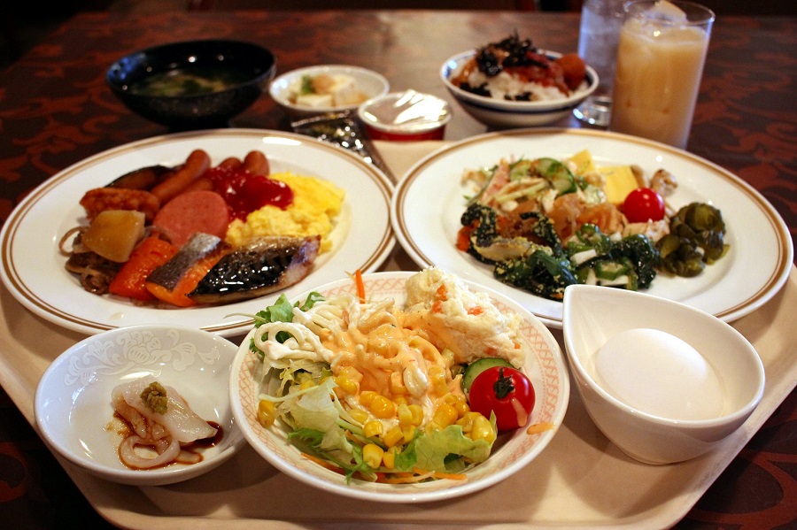 東京の安いビジネスホテルに「朝食」が付いていないワケ