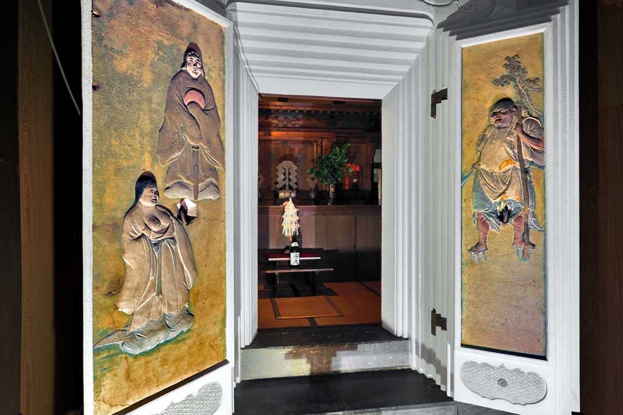 左官職人の道具が生み出す超リアルな3D絵画「鏝絵」が品川の神社にあった