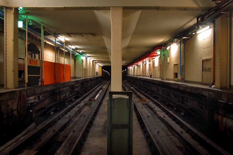地下に漂う80年前の残り香――旧新橋駅のホームはなぜ「幻の存在」となったのか