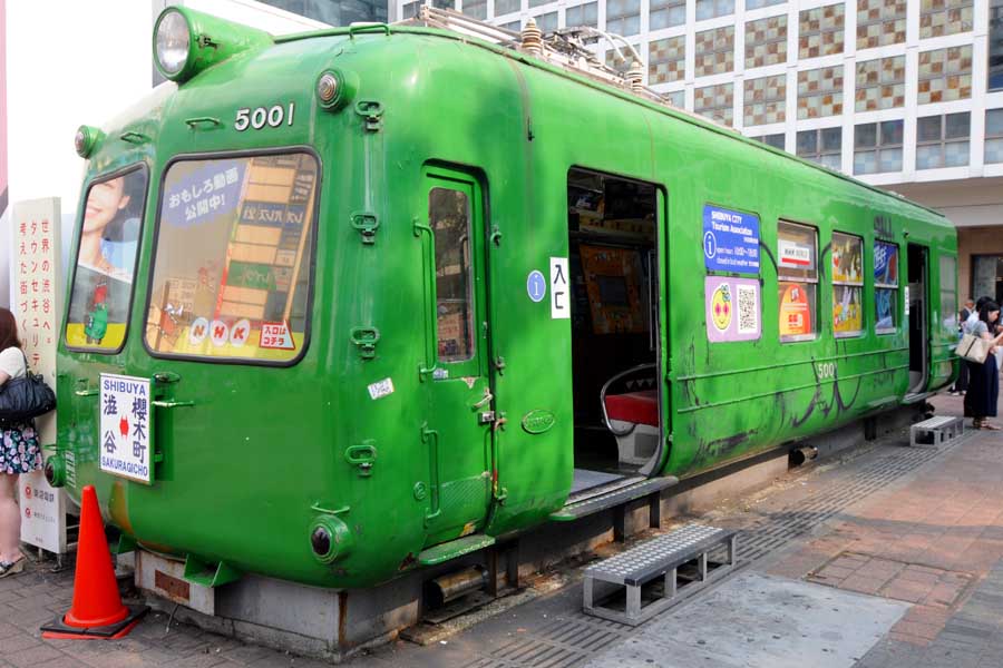 渋谷駅前の待ち合わせ場所「緑の電車」が秋田県へお引越しするワケ