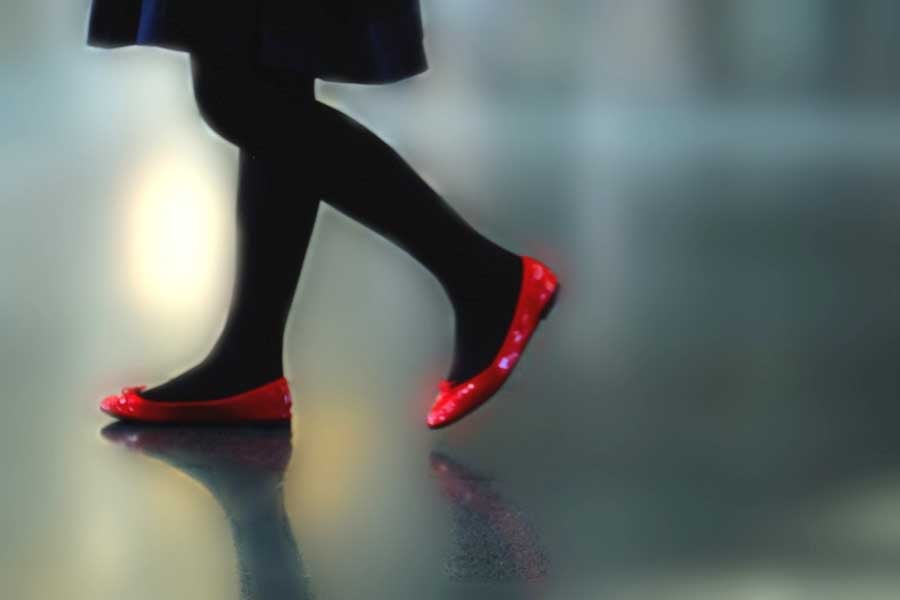 童謡「赤い靴」の真実 女の子は異人さんに連れて行かれはしなかった