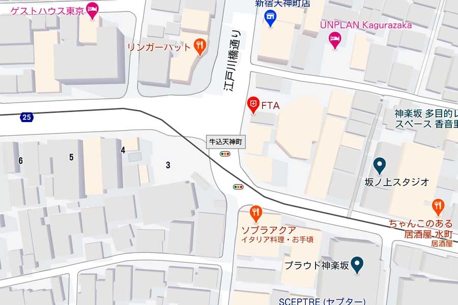 神楽坂にある急カーブを描く「妙な形の交差点」は一体何なのか【連載】東京うしろ髪ひかれ地帯（2）