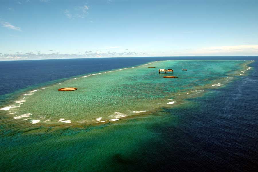 絶海のサンゴ礁にポツンと存在 日本最南端の孤島「沖ノ鳥島」をご存じですか【連載】東京無人島めぐり（4）