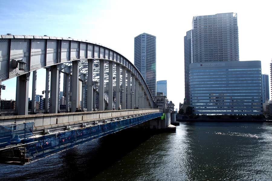 こち亀でお馴染みの「勝鬨橋」 実は1940年東京万博のメインゲートになる予定だった