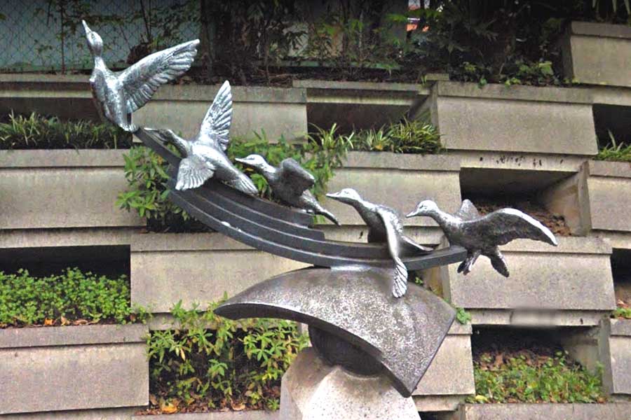 覚えてる？ 平成の珍事件「矢ガモ騒動」、なんと記念碑が板橋区にあった！