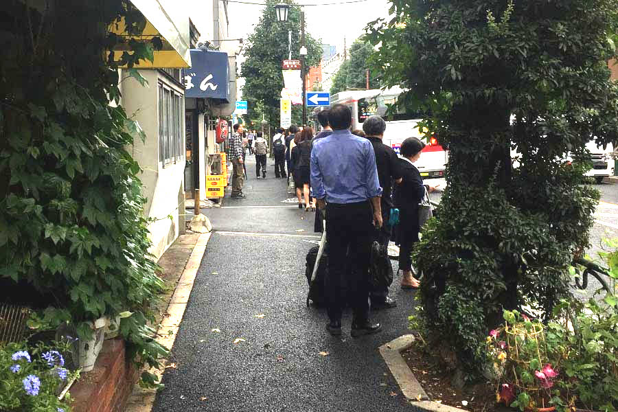 事故で電車が止まった朝、なぜか古い記憶がよみがえった【連載】散歩下手の東京散歩（2）