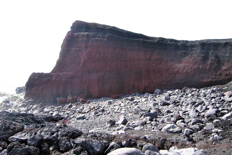 黒い溶岩は家も車も飲み込んだ――1983年「三宅島大噴火」 今も残る自然の爪痕とは