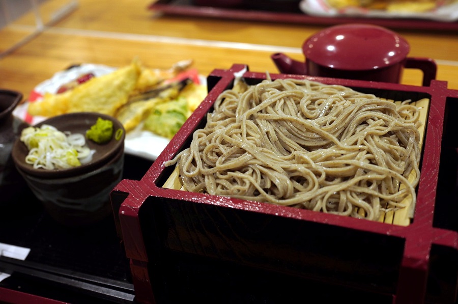 東京23区のとある「区役所メシ」が激安 & 激ウマとSNSで話題に 十割蕎麦と揚げたて天ぷら、お値段は？