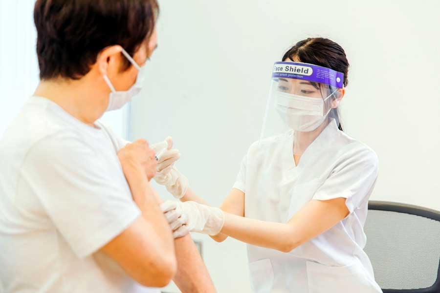 【東京ワクチン体験記】職域接種にあぶれた派遣女性が、モデルナ製を大規模センターで受けてきた結果