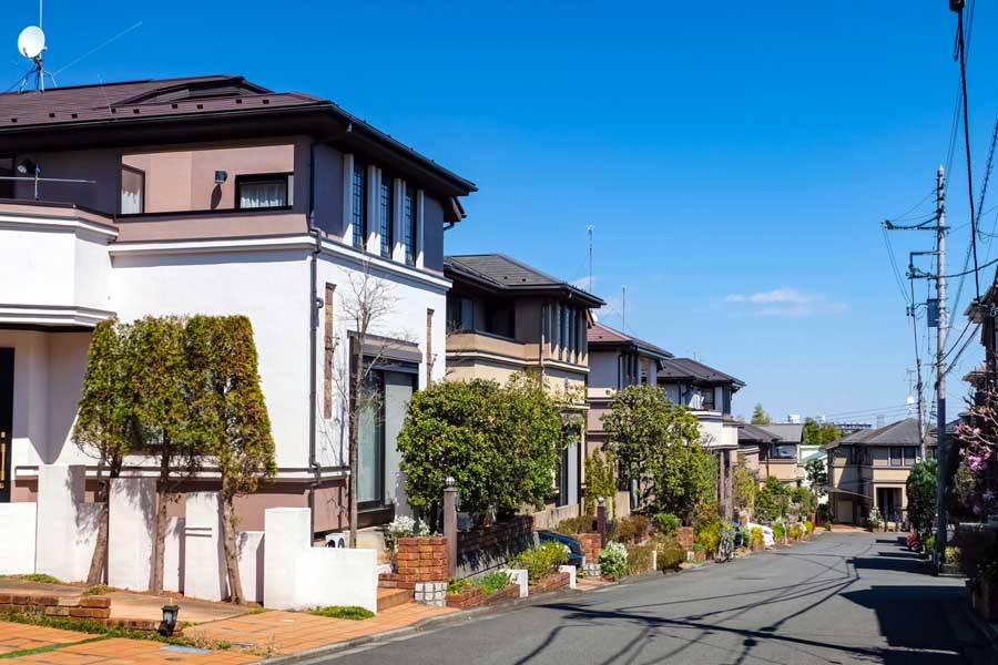 都下に立ち並ぶ一戸建て なぜ日本人は「持ち家」を目指し続けるのか？