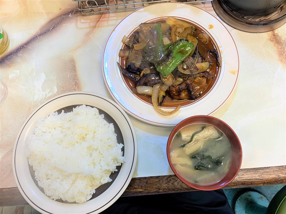 /wp-content/uploads/2022/11/3_gakusei-food.jpg