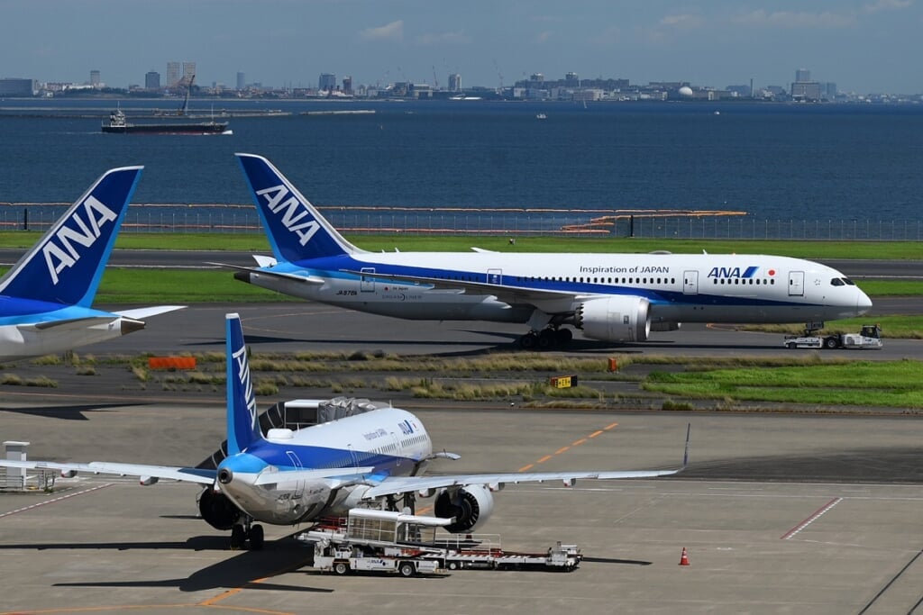 エプロン ショップ ハンガー 空港