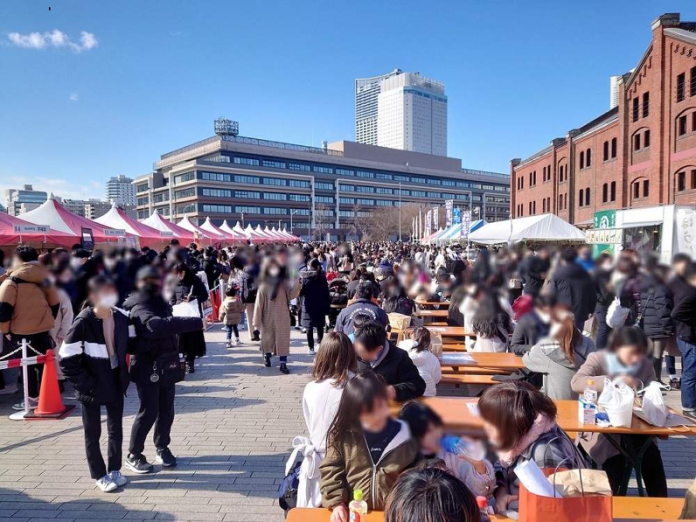 広い空とレトロな建物＆食べ歩きを楽しむ秋の港町巡り！おいももクラフトビールも横浜赤レンガ倉庫へ