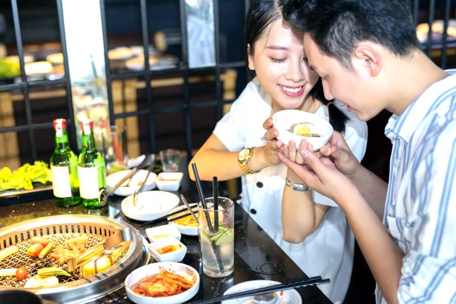 気になる飲食店はスマホで調べる? それともパソコン? 2019年最新調査、人気サイトは「ぐるなび」「食べログ」が2強