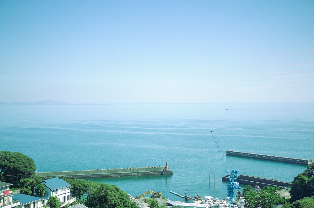 相模湾を見下ろす絶景を堪能!老舗旅館をリノベーションした宿泊施設「HOTEL FALO manazuru」の魅力とは